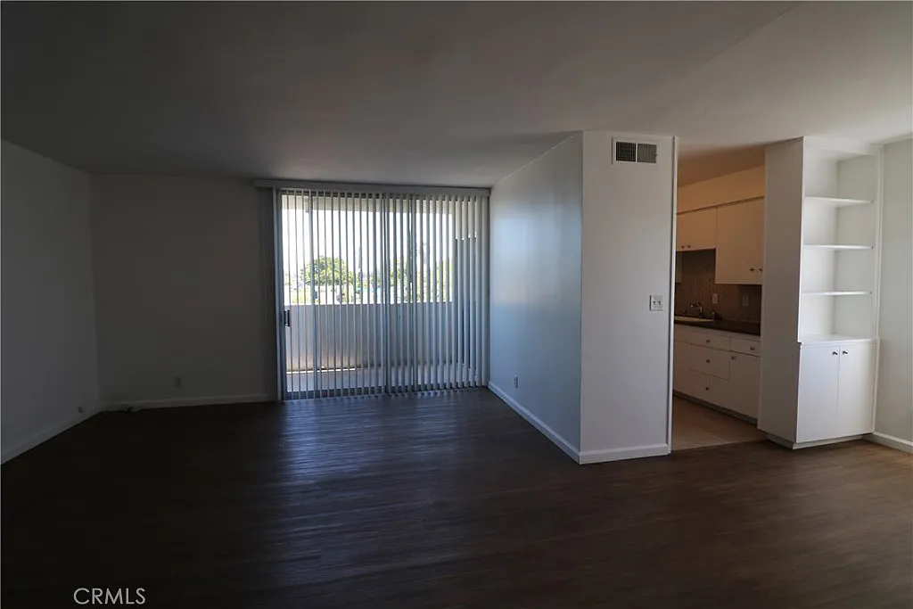 2 bed, 1136 sqft, $2,595 — Photo 4