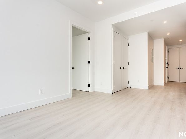 344 Lorimer St #4E