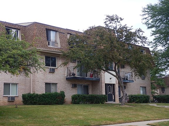 2nd image of 260 Shorewood Dr APT 1C