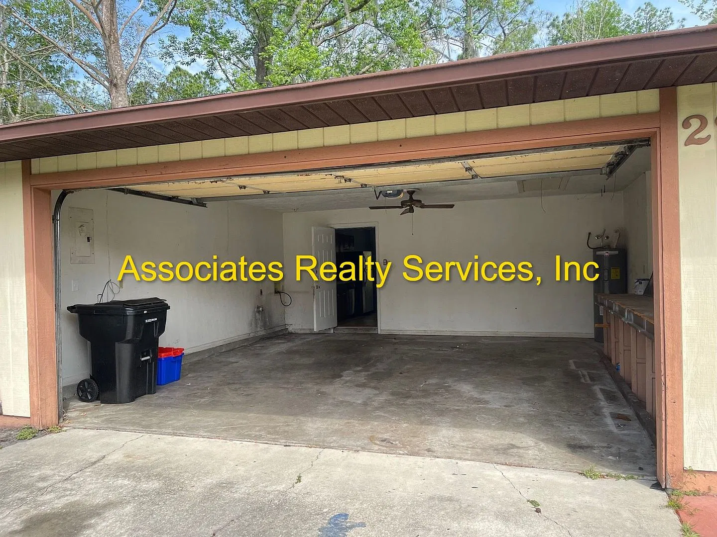 Nice 3 bedroom House! Great for families! Must see! — Photo 4