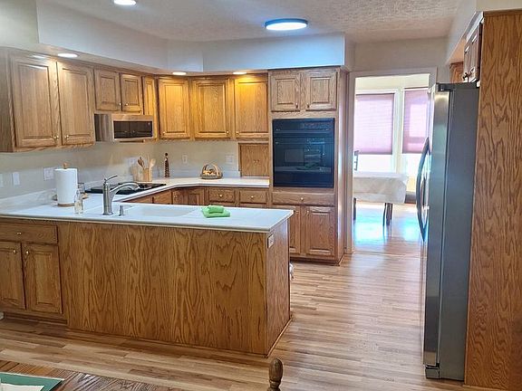 3rd image of 100 Winns Cir