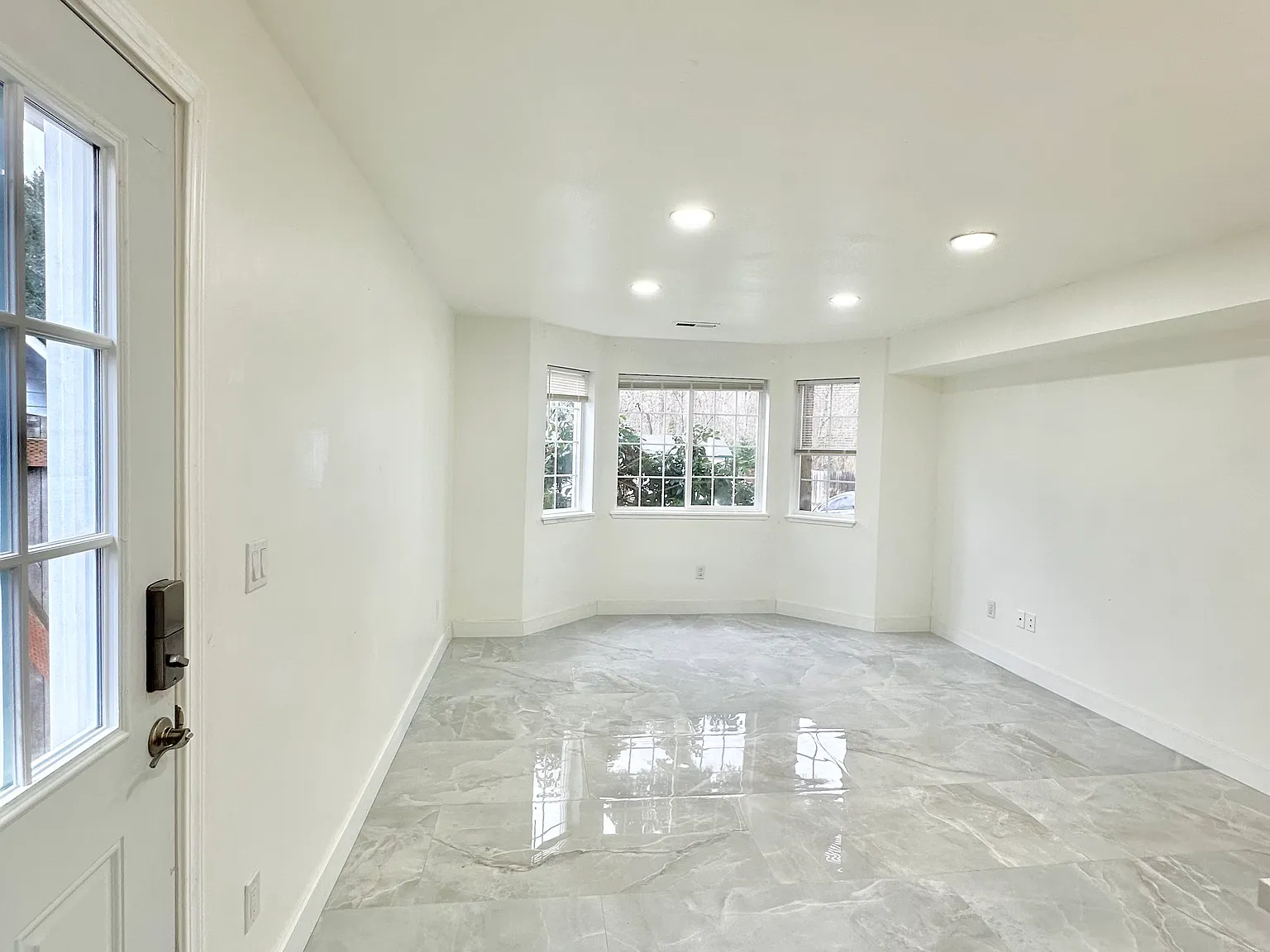 2 bed, 950 sqft, $1,700 — Photo 3
