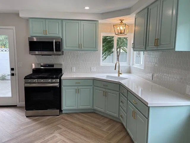 233 W El Portal — Photo 2