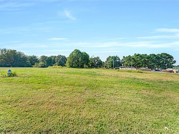 3rd image of 515 E Highway 264