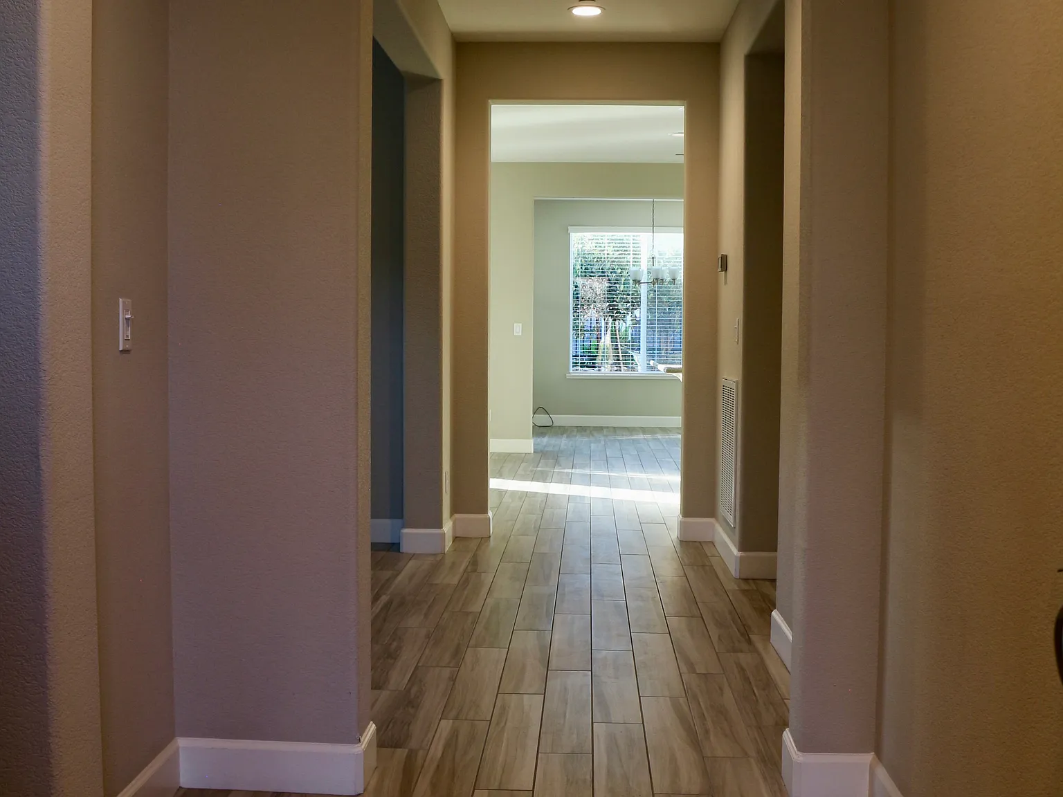 2 bed, 1558 sqft, $2,500 — Photo 2