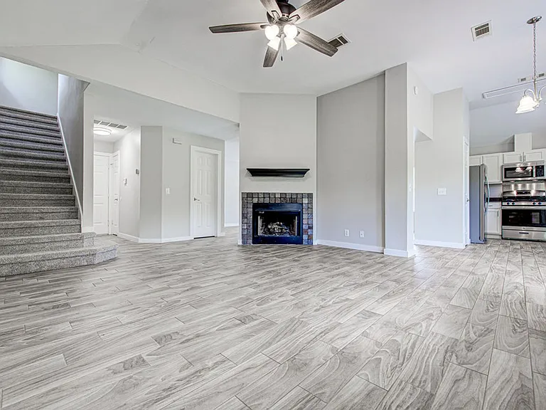 1302 Crete Ln — Photo 8