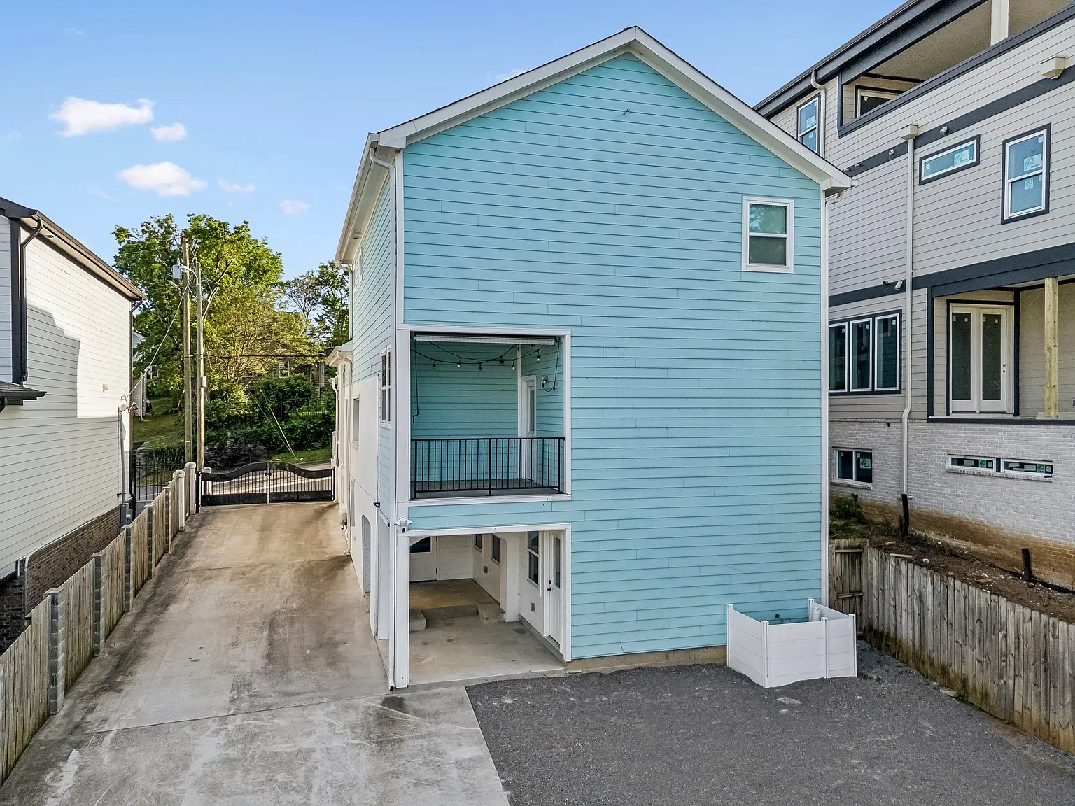 1 bed, 2.0 bath, 1089 sqft, $1,950 — Photo 2