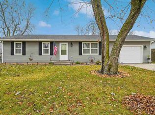 601 Maplewood Dr, Center Point, IA 52213