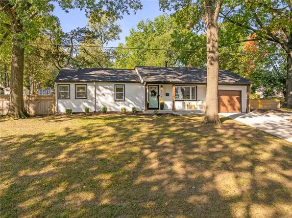6126 Granada St, Fairway, KS 66205