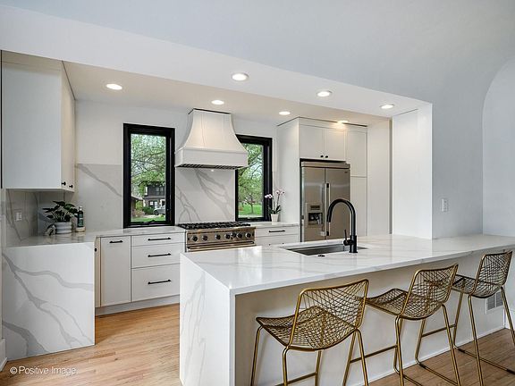 5th image of 305 Maplewood Rd