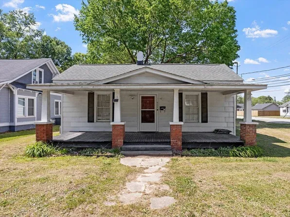 511 N Webb St, Selma, NC 27576