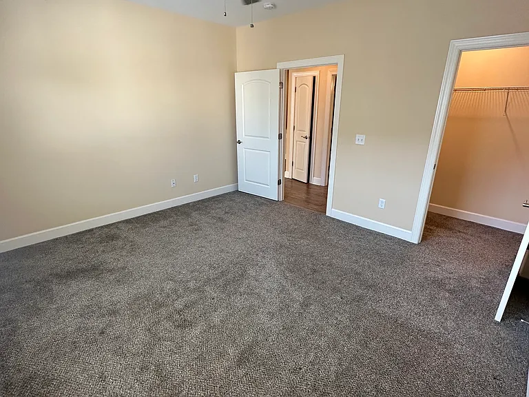 Dockside Village Apartments — Photo 31