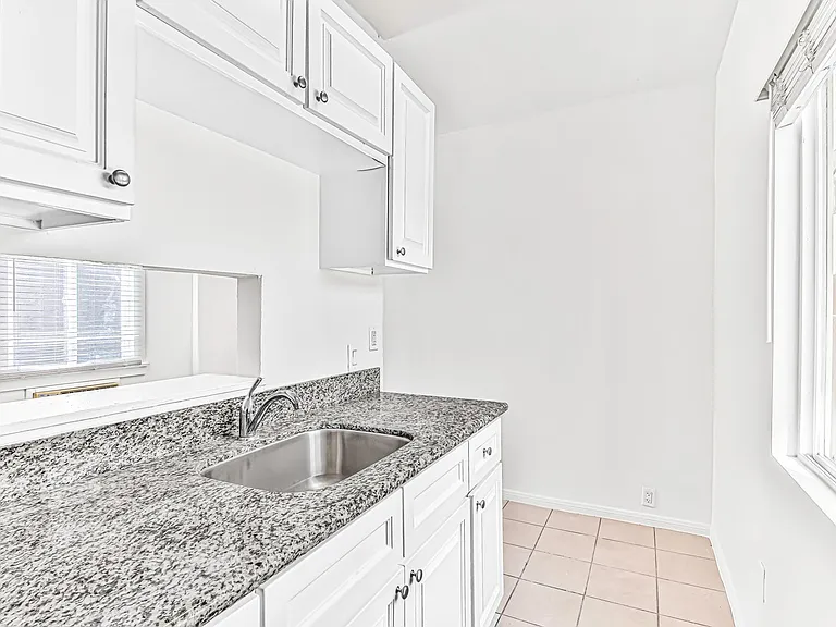 908 Martin Luther King Jr — Photo 1