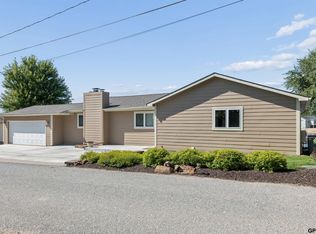 2520 Platte River Dr, Bellevue, NE 68123