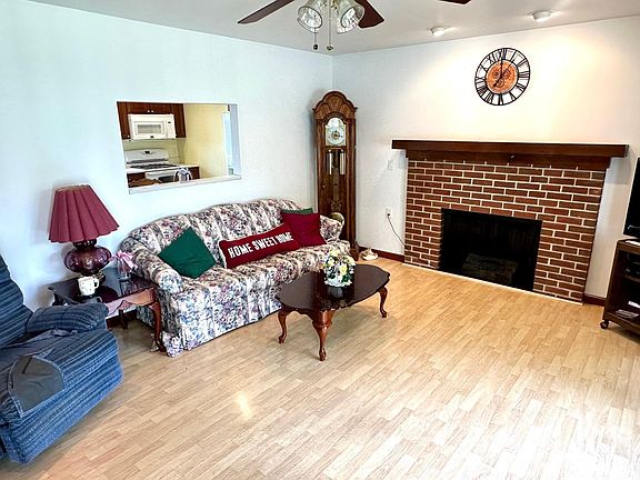 4th image of 106 Hughes St