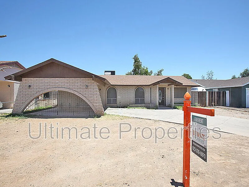 4 bed, 2.0 bath, 1568 sqft, $1,895 — Photo 2