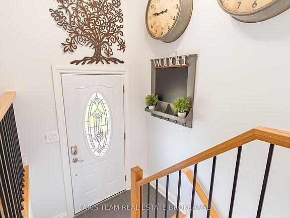 4th image of 730 Trinity St
