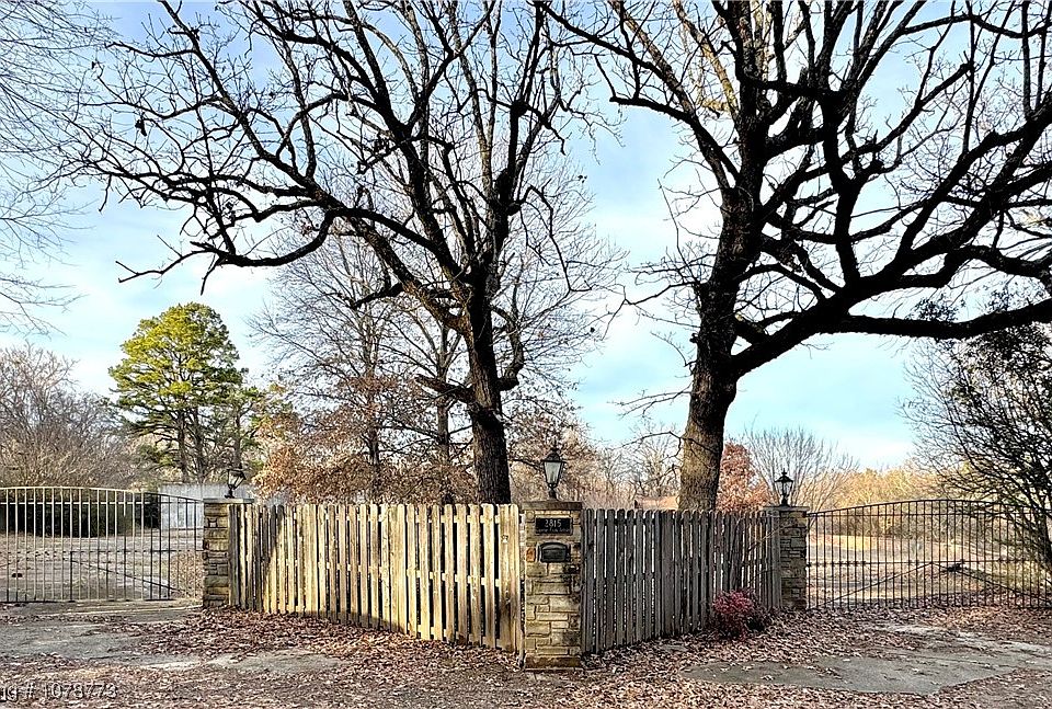 1st image of 2815 Country Club Dr