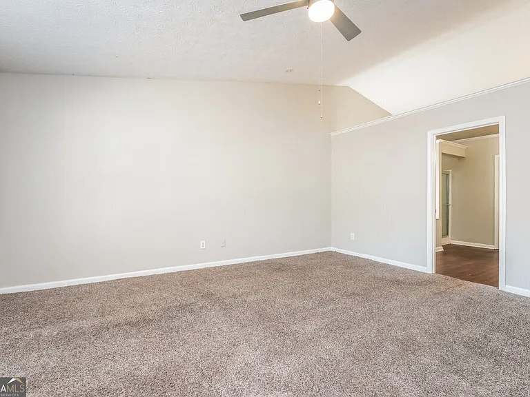 920 Glen Oaks Ln — Photo 10