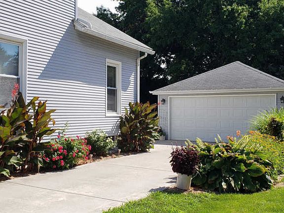 2nd image of 408 S Oakwood Ave