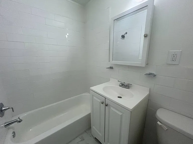 681 Rhinelander Ave #2 — Photo 5