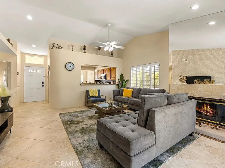 344 Vista Royale Dr — Photo 10