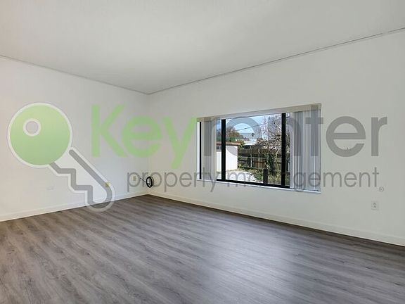 3rd image of 809 N Hobson Ave Unit B