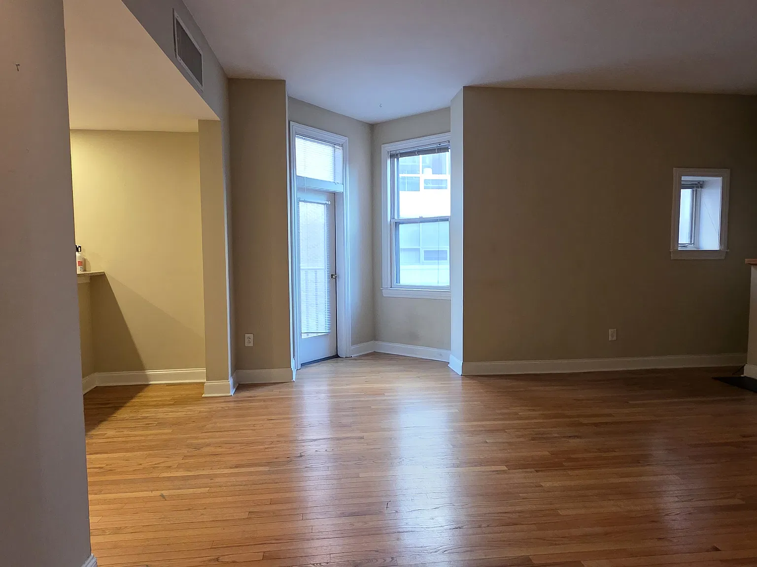 1 bed, 650 sqft, $2,135 — Photo 3