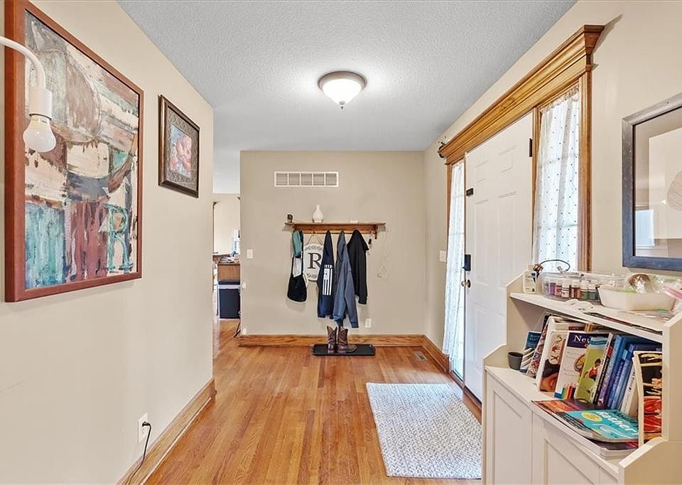 1607 NW Pin Oak Ct, Grain Valley, MO 64029 | Zillow