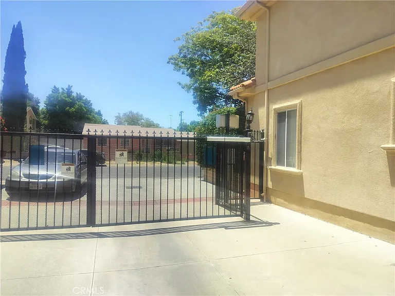 14627 Gledhill St — Photo 21