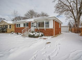 549 N Mount Prospect Rd, Des Plaines, IL 60016