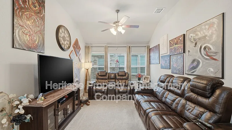 3 bed, 3.0 bath, 2846 sqft, $2,700 — Photo 4
