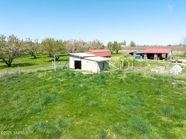 230 Krough Rd, Prosser, WA 99350