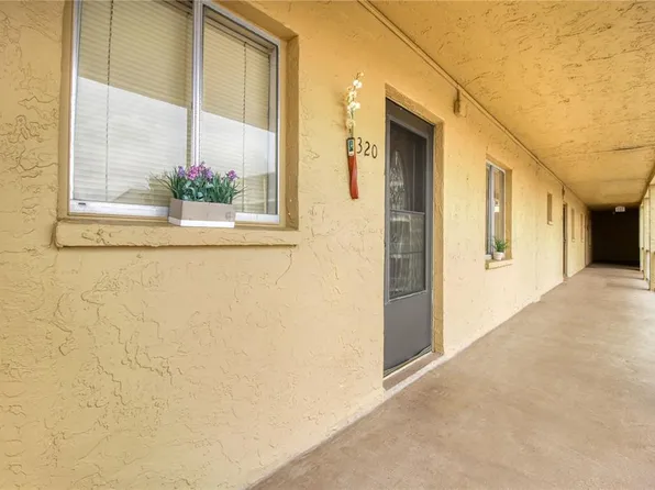 3658 Lake Bayshore Dr #320, Bradenton, FL 34205