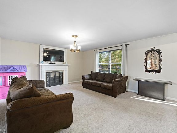 2nd image of 1006 Yasgur Dr