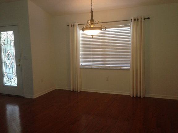 5th image of 8 Saint Andrews Ct