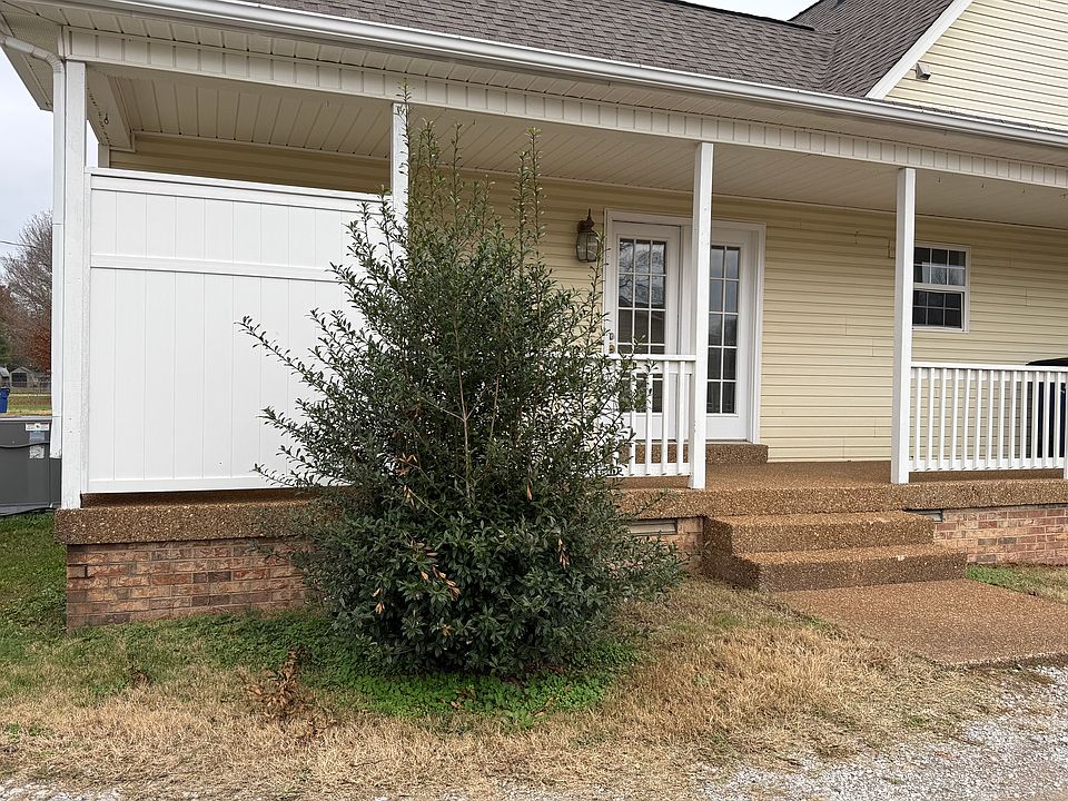 1st image of 305B Lawrence Ave
