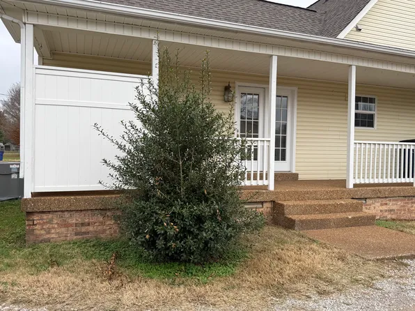 305B Lawrence Ave, Chapel Hill, TN 37034