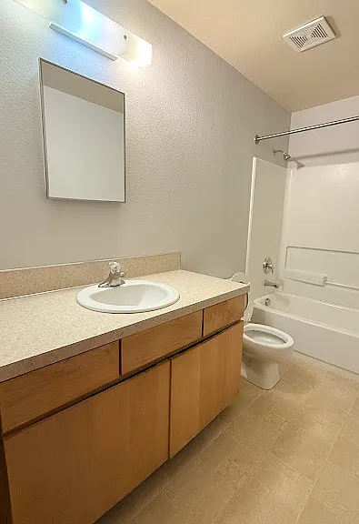 3709 NE 44th St #B — Photo 1