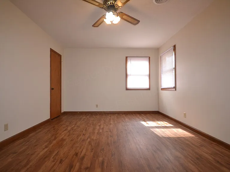 1111 S Carl St — Photo 11