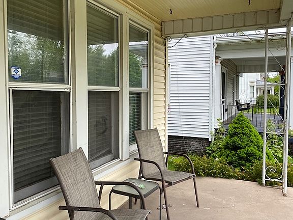 3rd image of 604 W Beardsley Ave