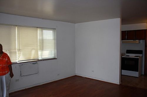 4th image of 13827 S Halsted St APT 4