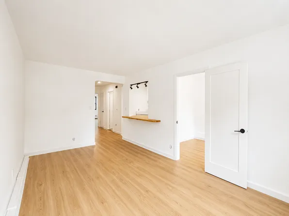 3089 31st St APT 2, Astoria, NY 11102