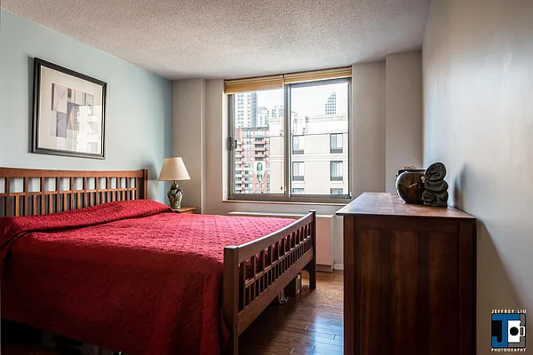 Sold by R New York | media 5