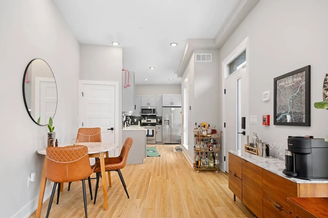 2 bed, 974 sqft, $2,400 — Photo 3