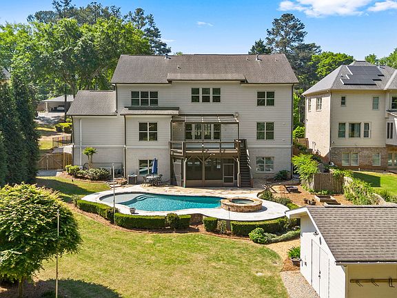 3rd image of 2736 Pangborn Rd