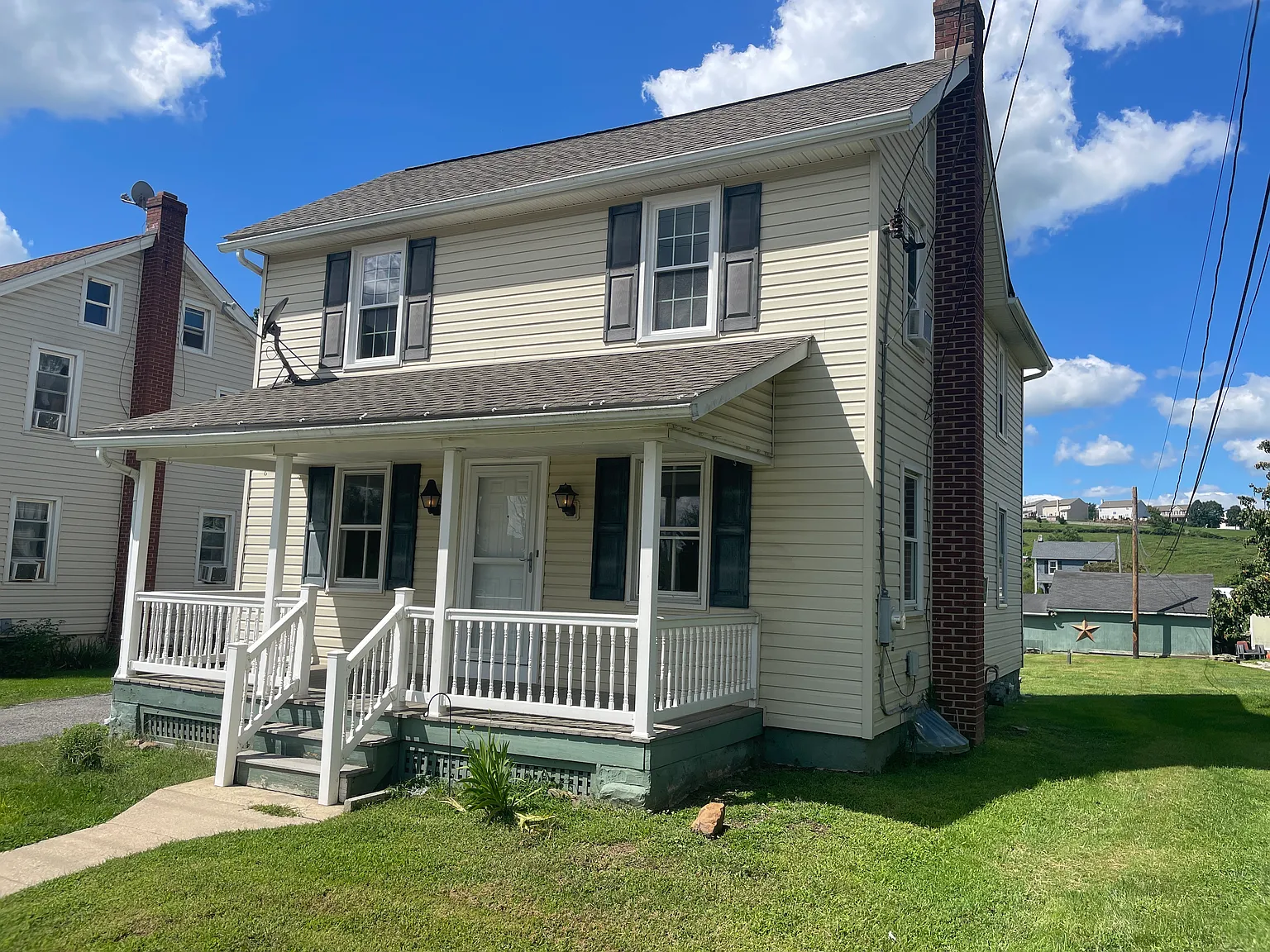 3 bed, 1.5 bath, 1214 sqft, $2,248 — Photo 1