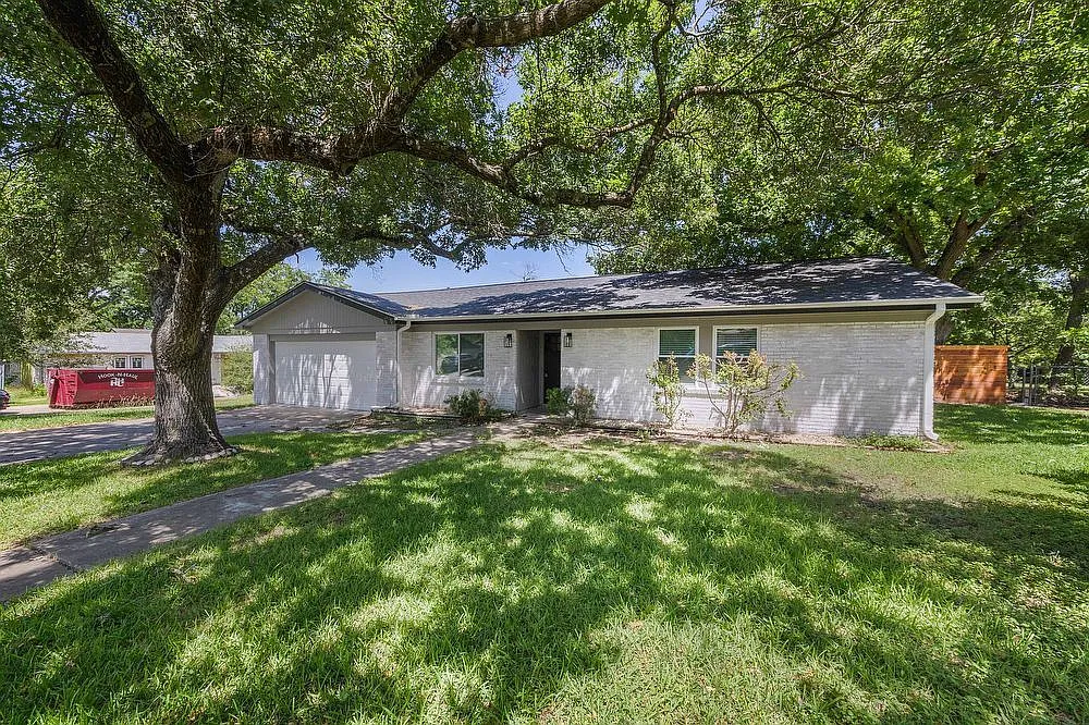 3 bed, 2.0 bath, 1410 sqft, $2,495 — Photo 1