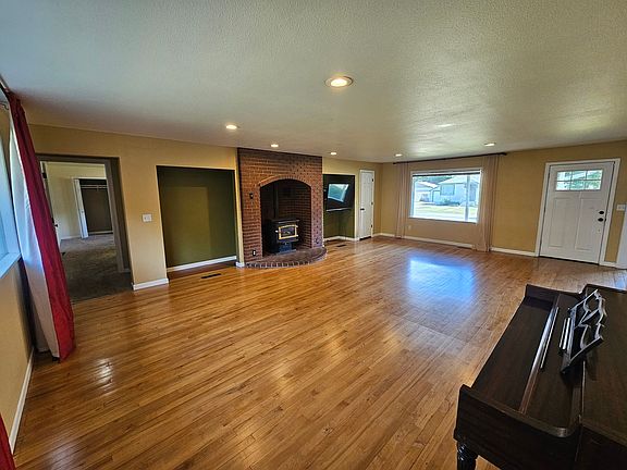 5th image of 8927 E Bridgeport Ave