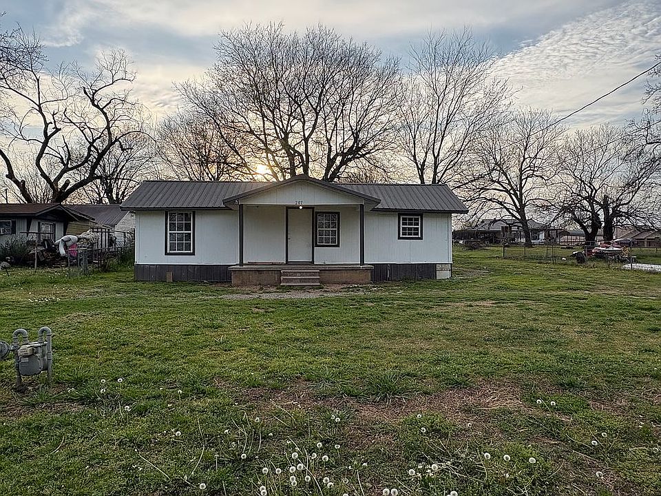 1st image of 207 S 3rd St